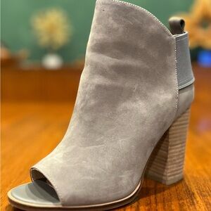 Kelsi dagger Gemma peel toe grey booties